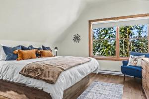 a bedroom with a large bed and a window at 4-Bedroom Chalet Fraternite in Lac-Superieur Tremblant in Lac-Superieur