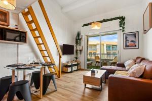 a living room with a couch and a table at Moréa - residence avec piscine in Fréjus