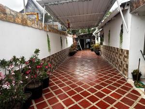 a corridor of a building with plants and flowers at Maxi&Mia Cabañas in Coveñitas
