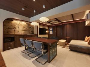 a dining room with a table and chairs at illi Atra Aoyama in Tokyo