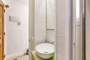 a bathroom with a white toilet in a room at Apto Nidos cerca de la playa in L'Escala +16 photos