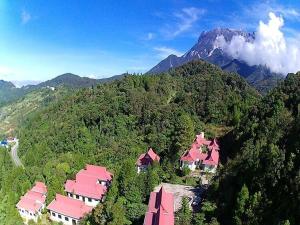 an aerial view of a resort in the mountains at Skyville Zen Resort,Kundasang in Kampong Kundassan