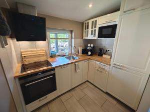 a small kitchen with a sink and a refrigerator at Ferienapartment MIA in Fritzlar