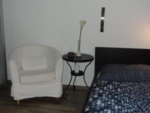 A bed or beds in a room at GOOD(wo)MAN'S HOME I