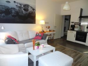 A kitchen or kitchenette at GOOD(wo)MAN'S HOME I