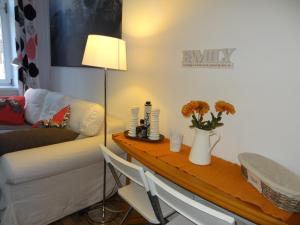 A seating area at GOOD(wo)MAN'S HOME I