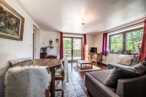 a living room with a table and a couch at Chalet Tante Emma proche Lac Leman in Vacheresse