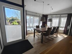 a dining room with a table and chairs at Apartment Rose in Fritzlar