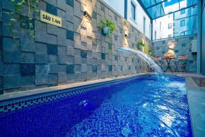 a swimming pool with a fountain in a building at Intechco Hotel S1-25 sầm Sơn in Sầm Sơn +20 photos