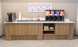 a counter in a room with aasteryasteryasteryasteryasteryasteryasteryasteryastery at Hampton Inn Shrewsbury in Shrewsbury