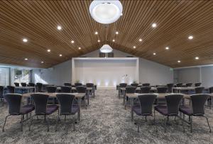 สิ่งอำนวยความสะดวกทางธุรกิจและ/หรือห้องประชุมที่ The Belamar Hotel Manhattan Beach, Tapestry by Hilton