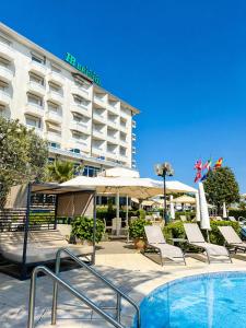 a hotel with a swimming pool in front of a building at Hotel Bristol in Sottomarina