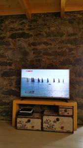 โทรทัศน์และ/หรือระบบความบันเทิงของ Estrela do Mar - Alojamento Local