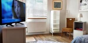 a living room with a flat screen tv on a table at Wohnen überm Atelier in Bad Neuenahr-Ahrweiler