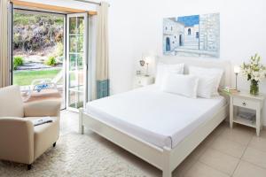 A bed or beds in a room at The Village – Praia D’El Rey Golf & Beach Resort