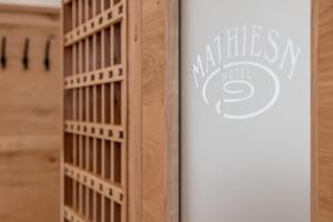 Certificato, attestato, insegna o altro documento esposto da Hotel Mathiesn