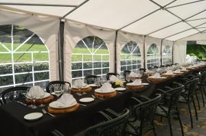 Um restaurante ou outro lugar para comer em Coma Bella