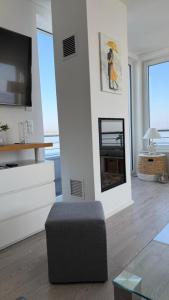 a living room with a fireplace and a tv at Floating-Haus Meerferien in Bitterfeld +11 photos