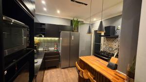 a kitchen with a stainless steel refrigerator and a counter at Apto aconchegante no centro de Manaus in Manaus