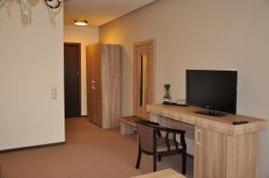TV a/nebo společenská místnost v ubytování Hotel Rainer