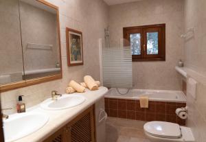 a bathroom with a sink and a toilet and a tub at Landhotel Can Davero in Binissalem +23 photos