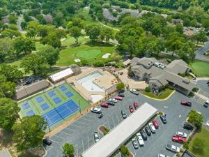 an overhead view of a building with a pool and parking lot at Hole-in-One Hideaway For 4 in Branson
