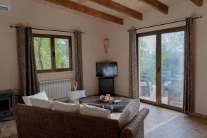 a living room with a couch and a table at Landhotel Can Davero in Binissalem