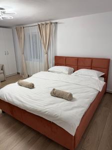 a bedroom with a large bed with two towels on it at Casa TeoMar in Brad