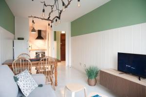 a living room with a couch and a tv at Mar de Louro in Muros
