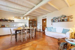 a living room with a couch and a table at Paradiso San Giacomo in Cogorno