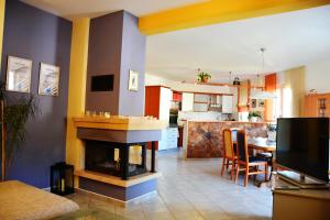 a living room with a fireplace and a kitchen at Apartments Mladinić in Pučišća