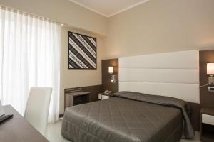 Postel nebo postele na pokoji v ubytování Reginna Palace Hotel