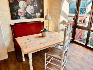 a wooden table and a chair in a room at Castles Corner Bad Fallingbostel in Bad Fallingbostel