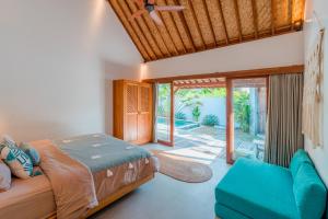 a bedroom with a bed and a couch at Palm Paradise in Nusa Lembongan +47 photos