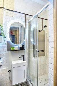 a bathroom with a sink and a shower at Lismore Hillside Home on Ballina Road in Lismore +6 photos