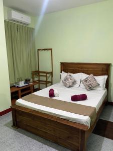 a bedroom with a bed with two pillows on it at Ciel Grand 99 Villa in Katugastota