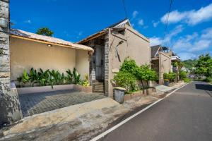 a house on the side of a street at Villa deluna in Jimbaran