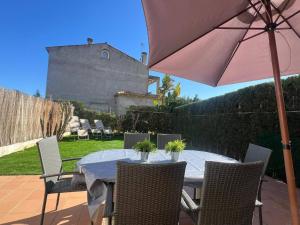 a table and chairs with an umbrella on a patio at Breda 2b in L'Estartit
