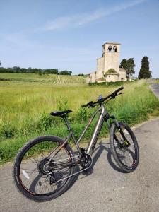a bike parked on the side of a road at Echappée sauvage in Masquières