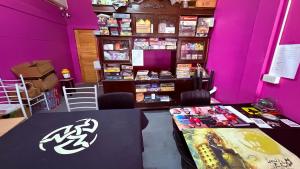a room with a table and a purple wall at Pink Kraken Hostel in Ban Nong Chaeng