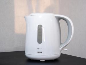 a white blender sitting on top of a table at MEME Villa 5BR - 3 Separate Toilets & 3 Showers - 10Gbps Wifi in Tokyo