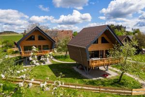 a house in the middle of a field with trees at Streuobst Chalets in Neukirch