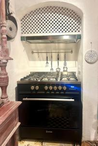 a kitchen with a stove top oven in a kitchen at HEAVEN PUERTA CERRADA Casas Vejer Debra in Vejer de la Frontera