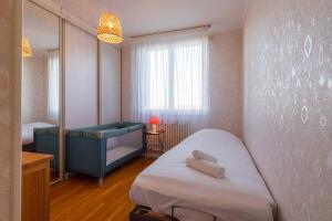 a bedroom with a bed with a mirror and a tub at Sweet Villa Burgundy in Dijon +7 photos