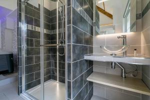 a bathroom with a sink and a shower at Le Relax SPA in Dijon