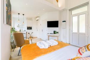 a bedroom with a bed with two towels on it at Le Relax SPA in Dijon