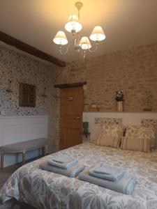 a bedroom with a large bed with towels on it at Chambre d'hôtes - Retour à la ferme in Verteillac