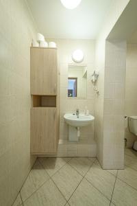a bathroom with a sink and a mirror at Stara Piekarnia - Jagiellońska in Olsztyn +22 photos