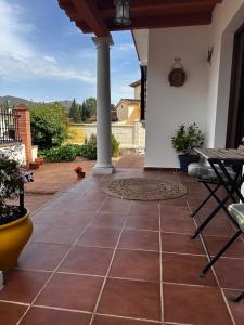 a patio with a tile floor and a pillar at Chalet vacacional con piscina privada in Arriate