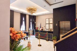 a living room with a chandelier on the ceiling at Windy Ridge Hotel Malate Manila in Manila